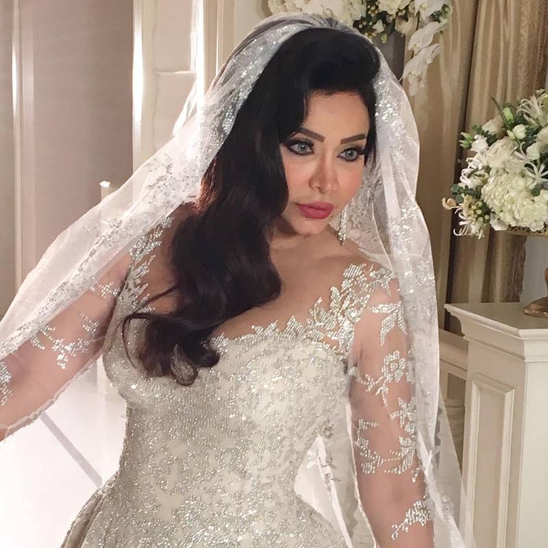 صور لجين عمران بفستان الزفاف من تصميم رامي العلي